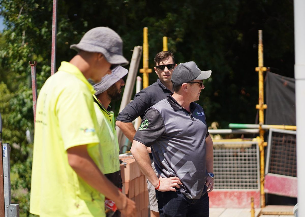 A site crew talking with their broker
